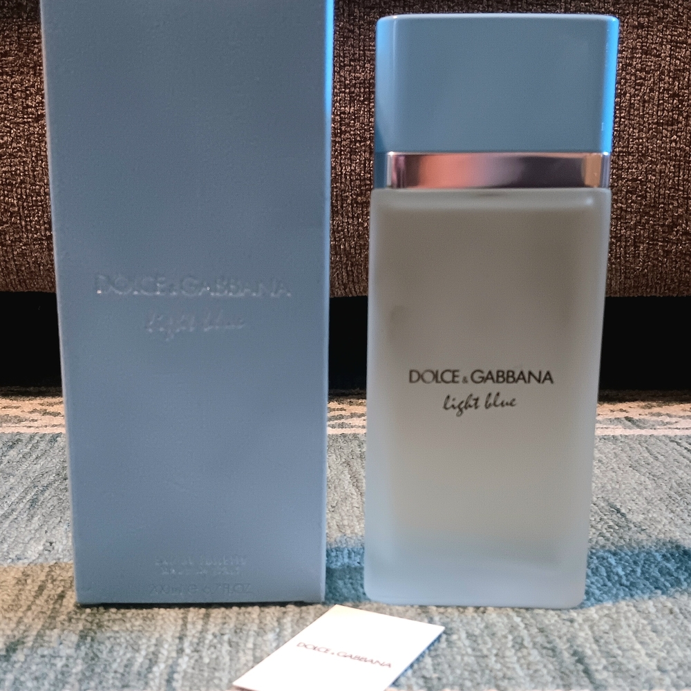 Dolce & Gabbana Light Blue Bottle with Powder Blue Cap and Box - Picture 3 of 4